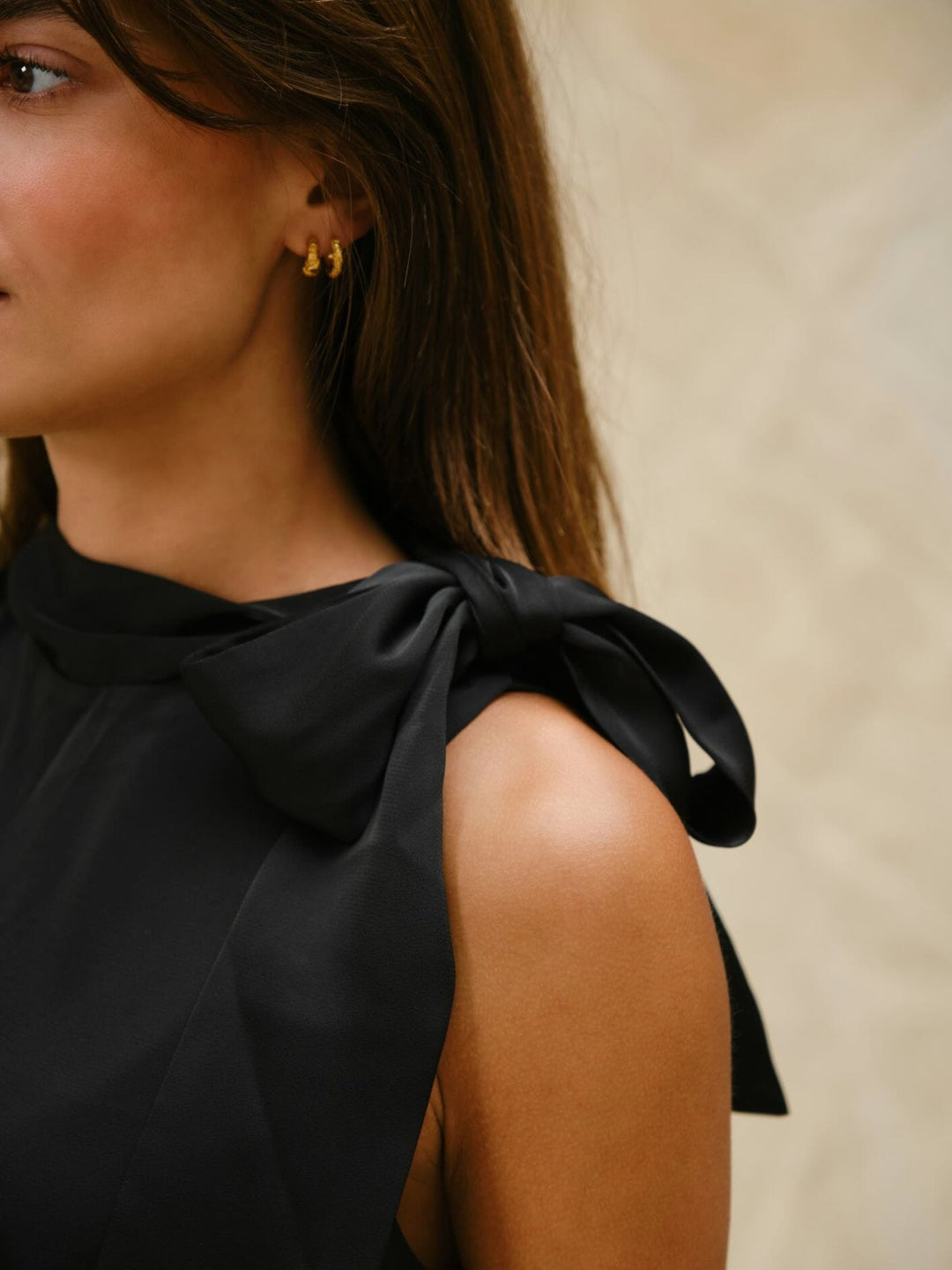 Neo Noir - Veda Drapy Satin Top 166605 - 100 - Black Toppe 