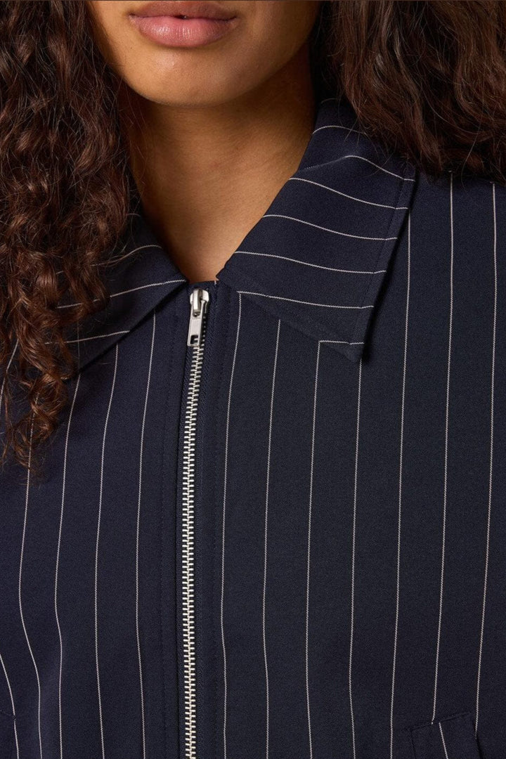 Noisy May - Nmella L/S Pinstripe Jacket Fwd - 4896947 Navy Blazer White