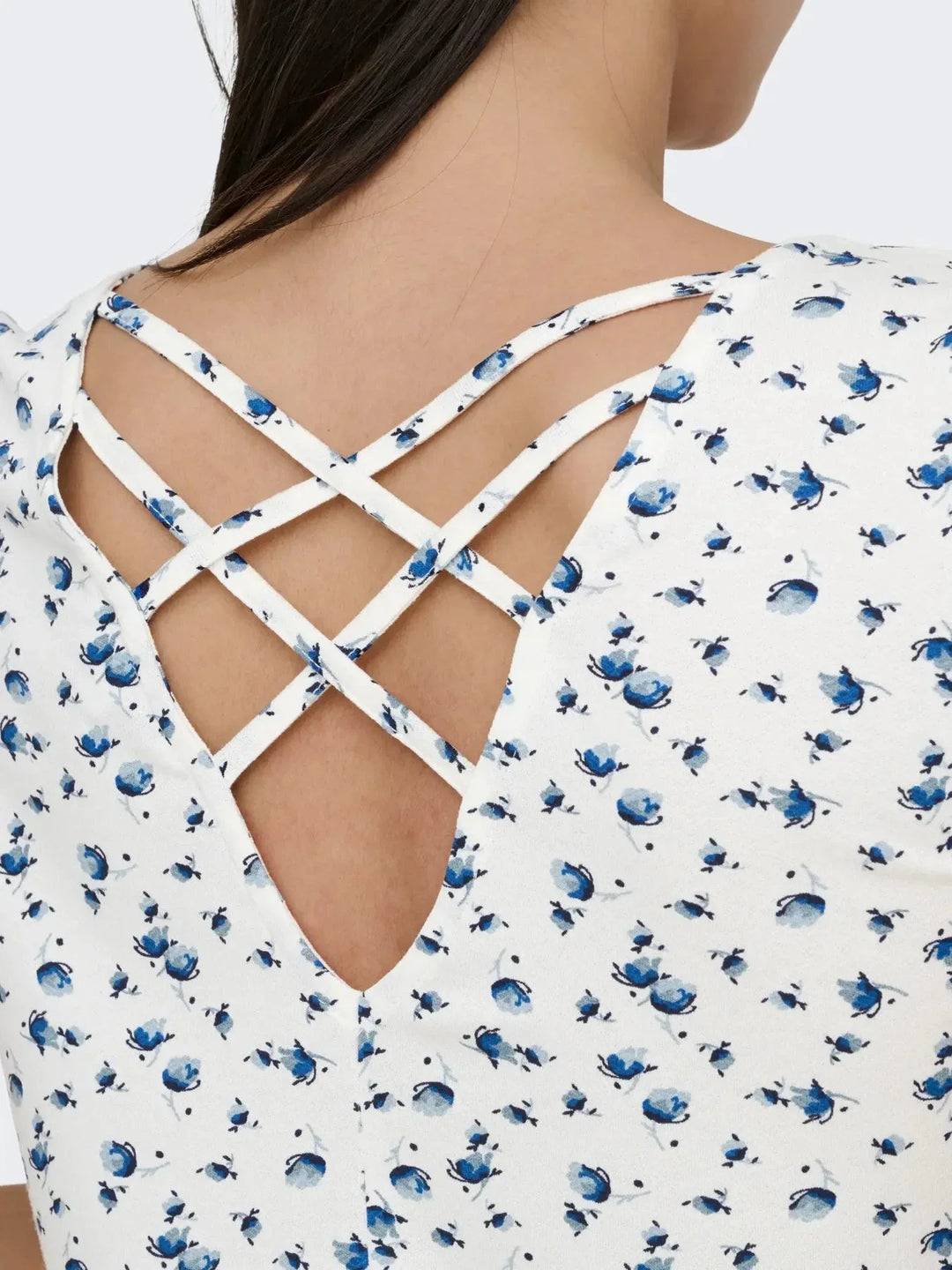 Only - Onlbera Back Lace Up S/S Top - 4967491 Cloud Dancer Tania Blue Flower T-shirts 