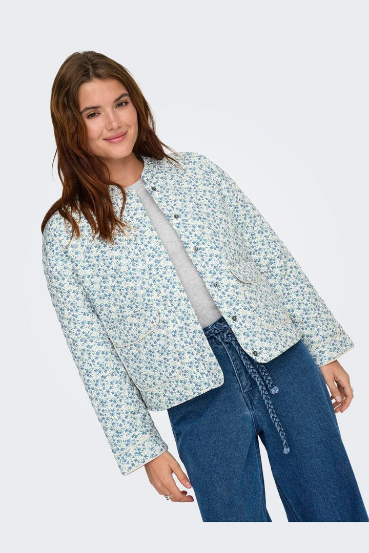 Only - Onlhallie Quilted Jacket - 4983149 Cloud Dancer Blue Ditsy
