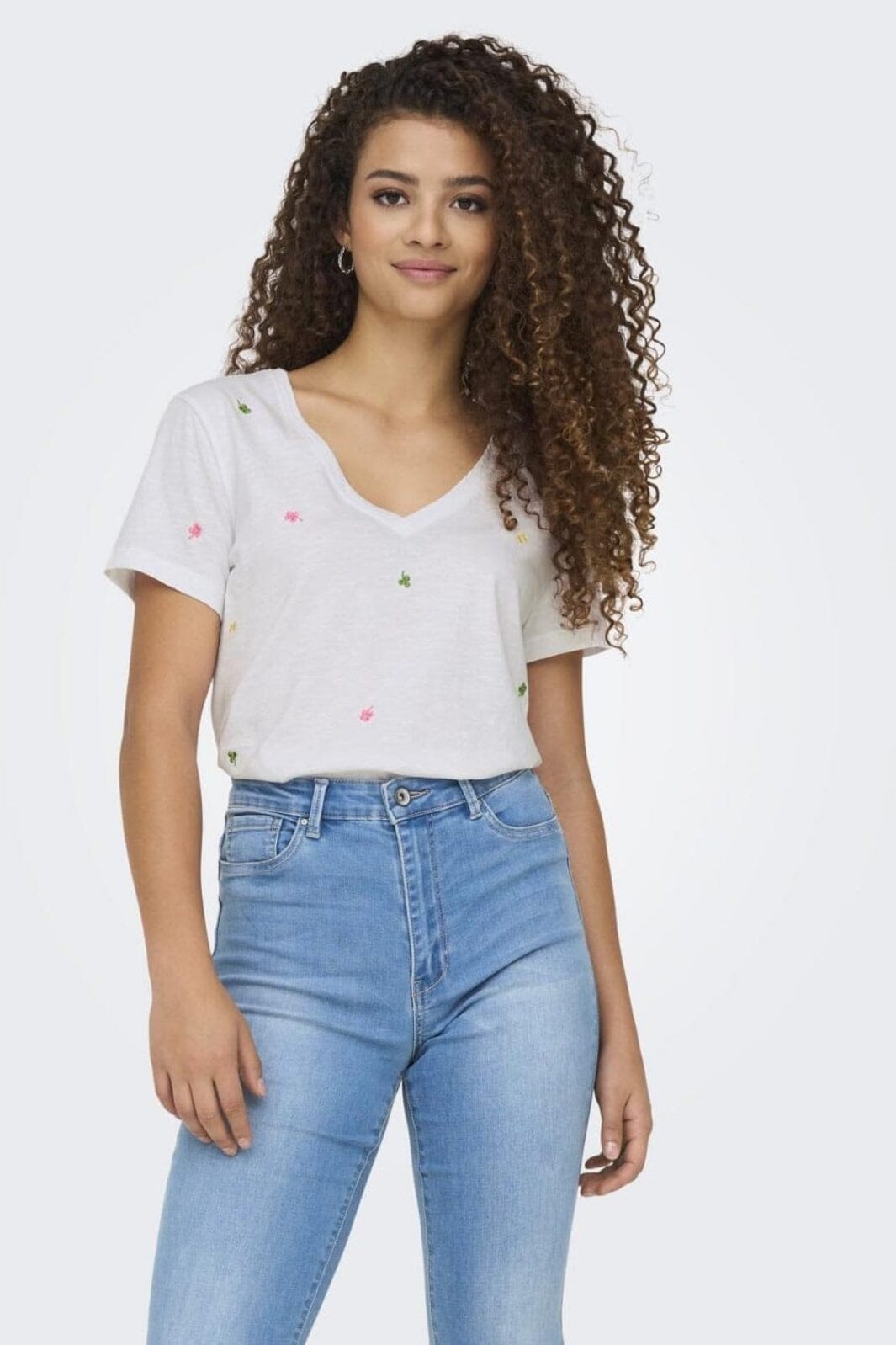 Only - Onlketty Life S/S V-Neck Top Box - 4690308 Bright White Clovers