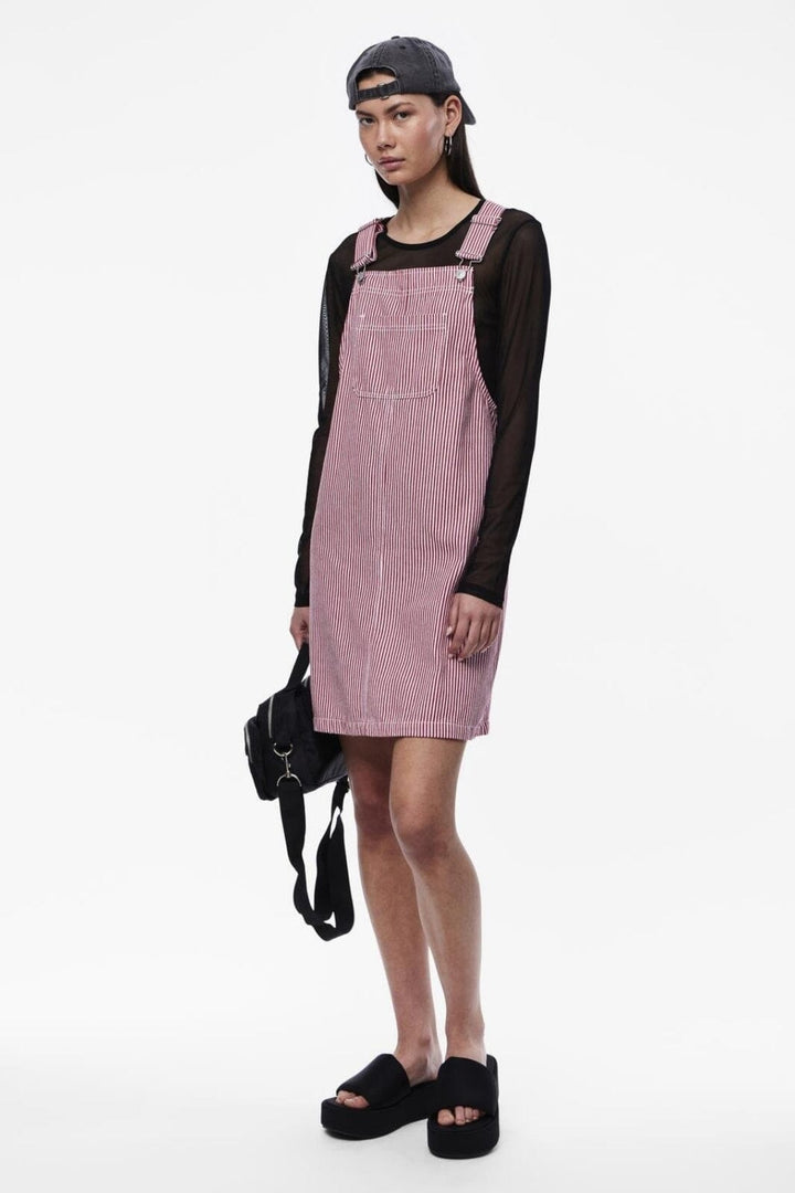 Pieces - Pcallo Dungaree Dress Fsy - 4464992 Salsa Cloud Dancer Stripes Kjoler 