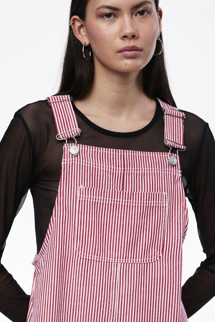 Pieces - Pcallo Dungaree Dress Fsy - 4464992 Salsa Cloud Dancer Stripes Kjoler 