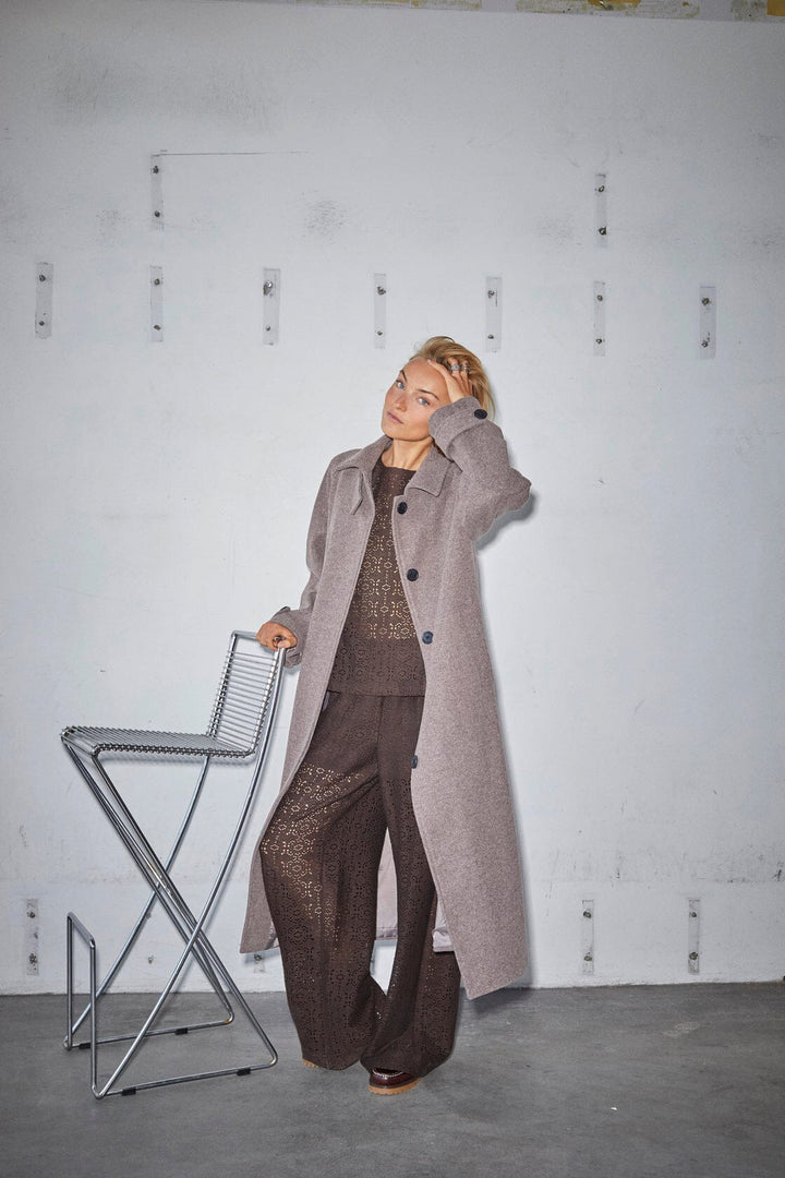 Sisters Point - Caleb-N.Long1 18783 - 216 - Brown Mel. Jakker 