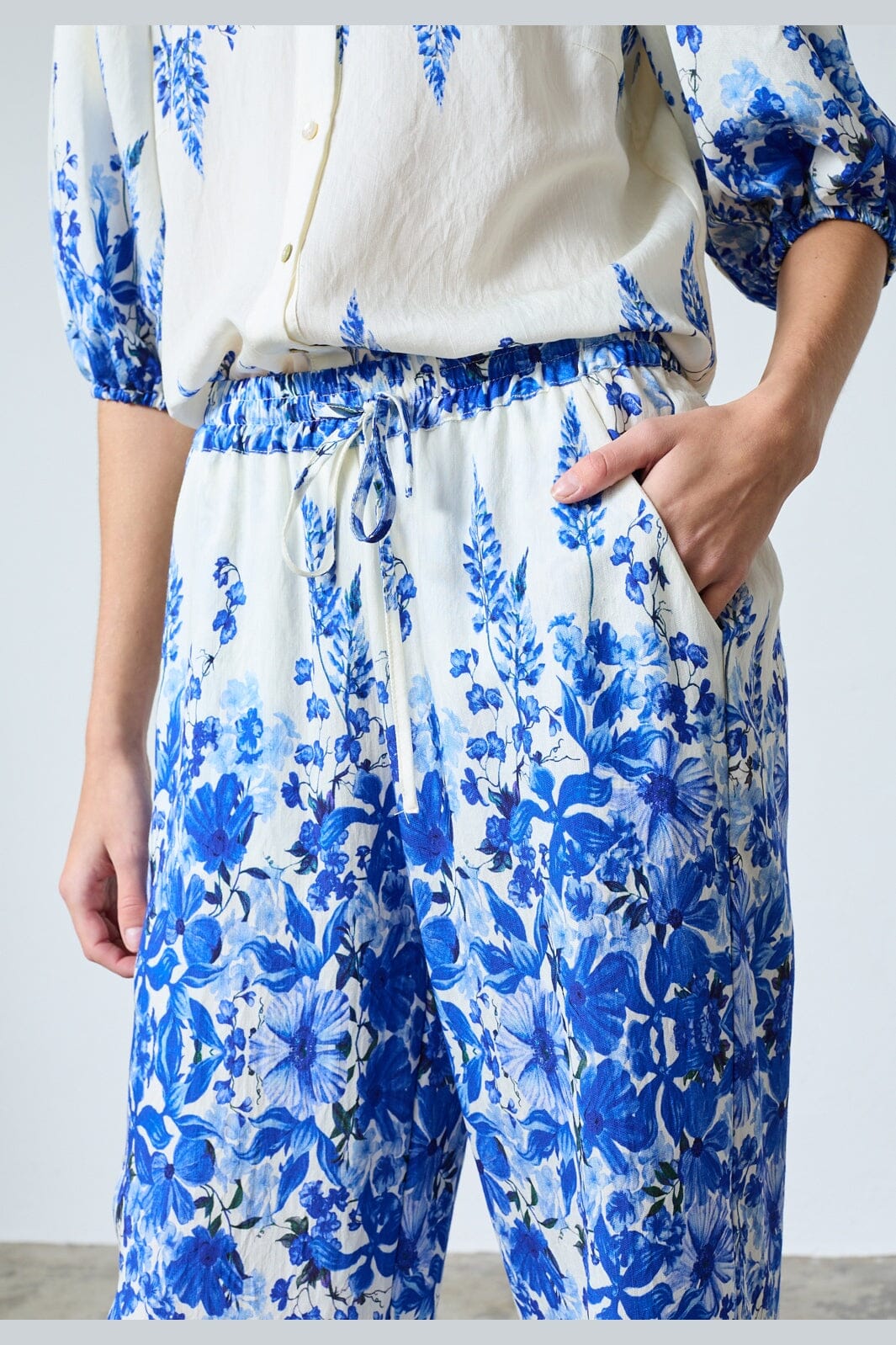 Sisters Point - Ella-Pa53 19733 - 813 - Cobalt Flower