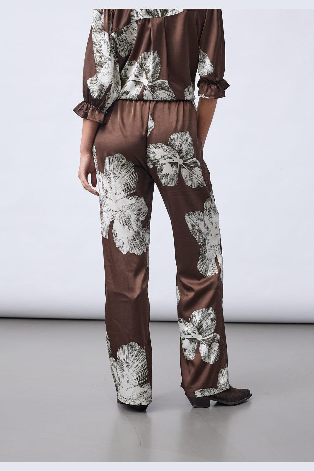 Sisters Point - Ella-Pa57 19836 - 800 - Brown Flower