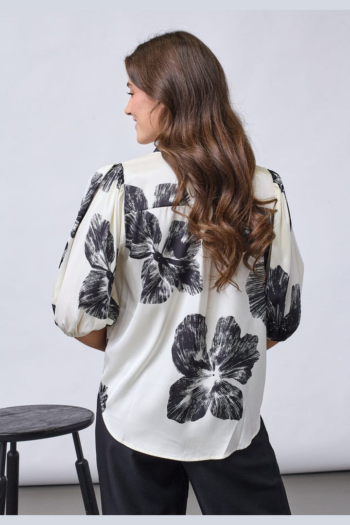 Sisters Point - Ella-Sh77 19835 - 801 - Cream Flower