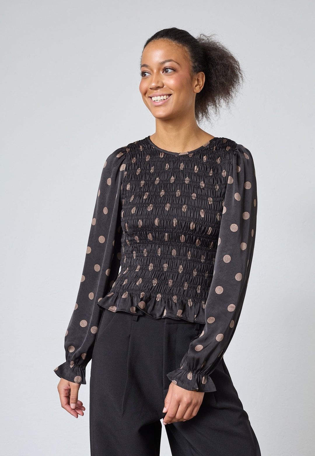 Sisters Point - Nix-Ls13 19494 - 803 - Black Dot Bluser 