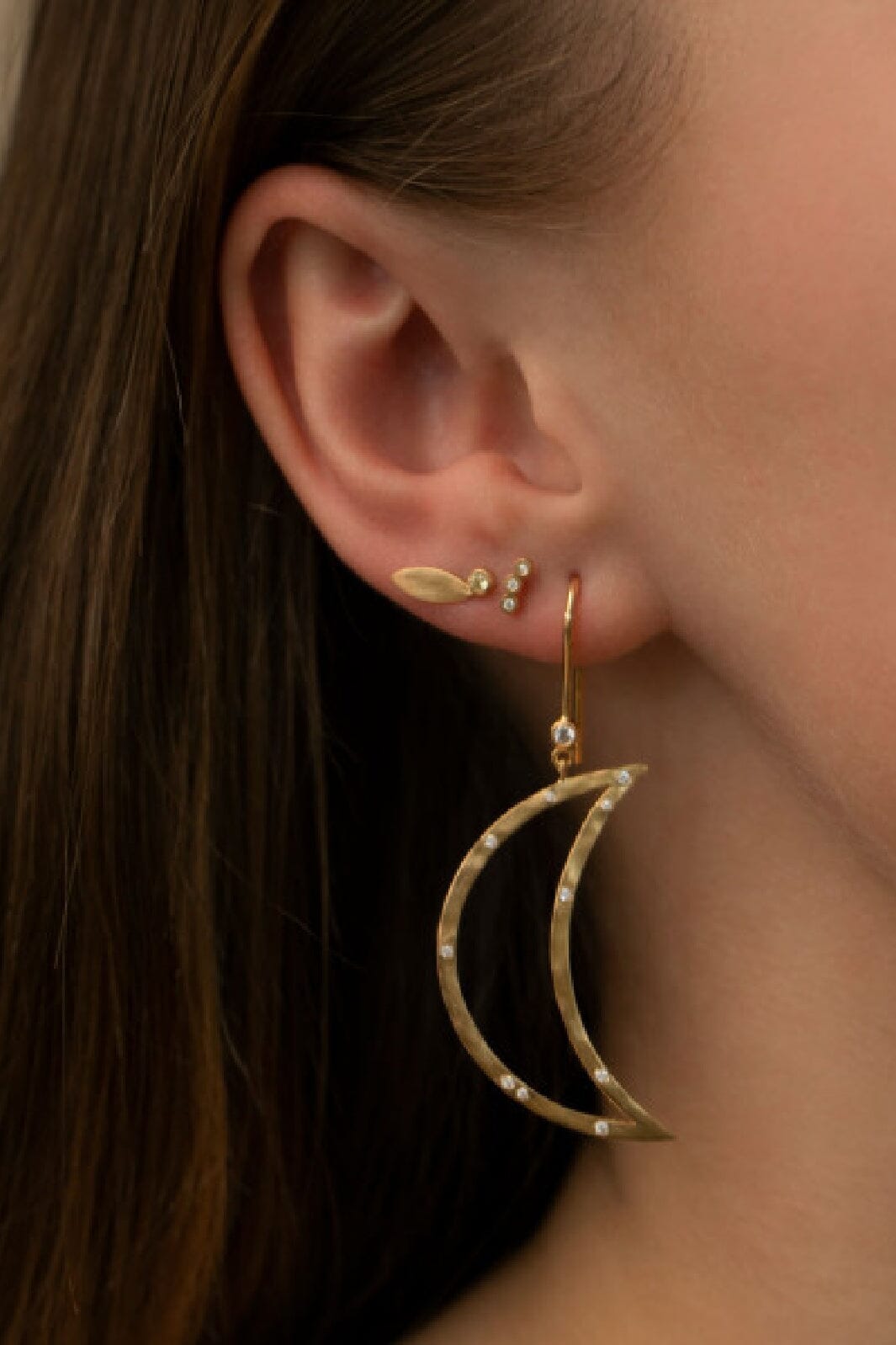 Stine A - Big Bella Moon With Stones Earring Gold - 1260-02-S Øreringe 