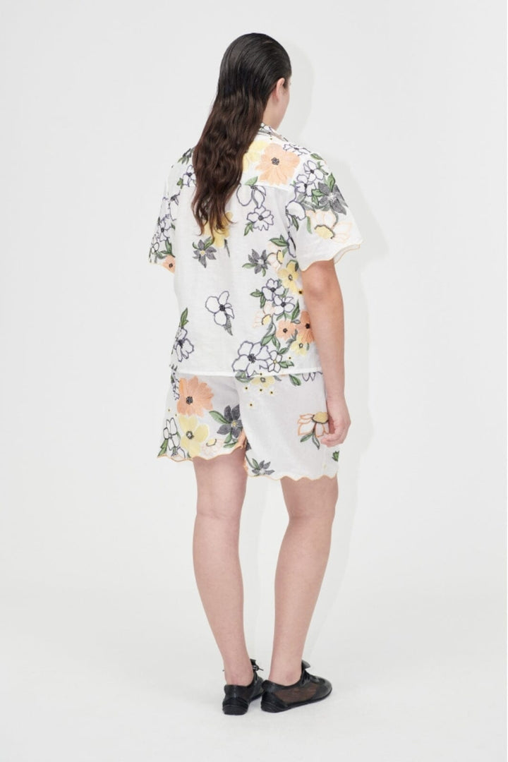 Stine Goya - 2133 Tencel, Scalloped Short Sleeve Shirtsg-pf25-s027-2133 - Wild Flowers Embroidery